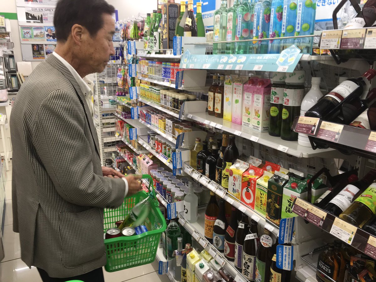 After dinner, Mr. Hata wants to invite his son to his room for a drink, so we stop by store on way to hotel. https://t.co/vOMwCWegjB